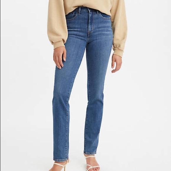 Levi's Denim - Levi’s 724 high waisted straight leg jeans size 28 / 32